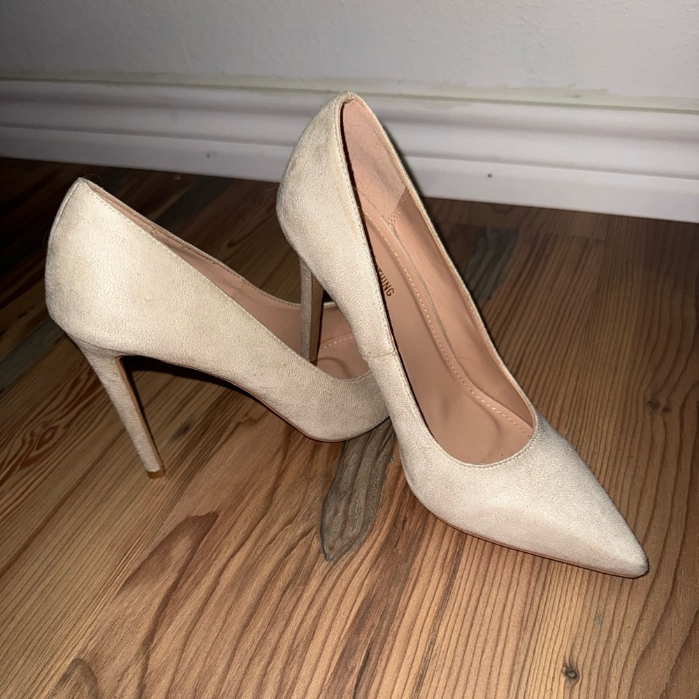 NWOT PrettyLittleThing Cream Stiletto Heels